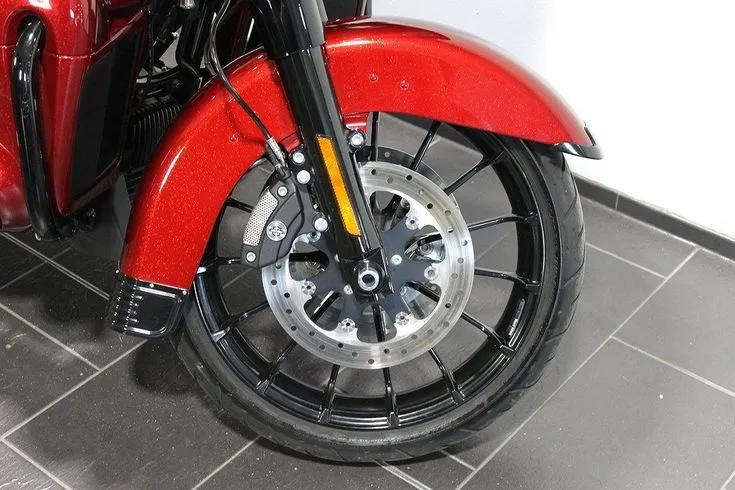 Harley-Davidson FLTRXS Image 5